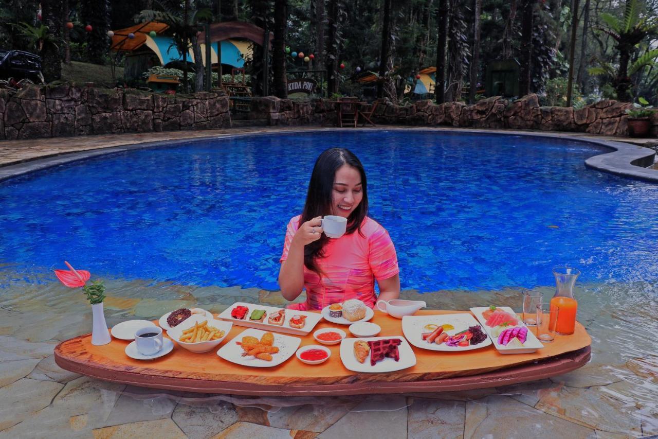 Taman Safari alojamiento Puncak Exterior foto