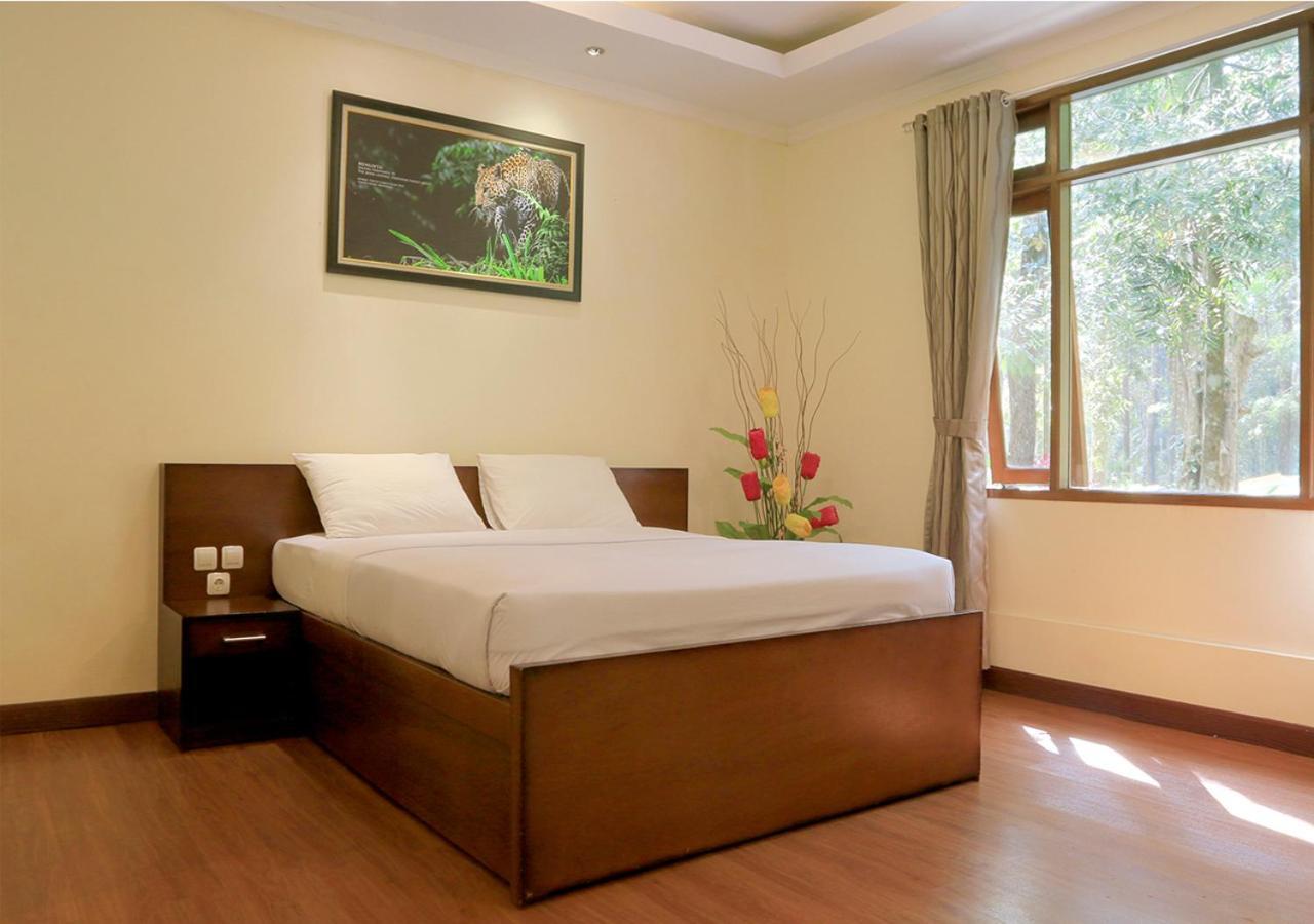 Taman Safari alojamiento Puncak Exterior foto