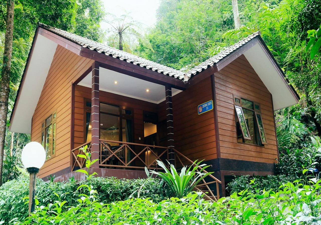 Taman Safari alojamiento Puncak Exterior foto